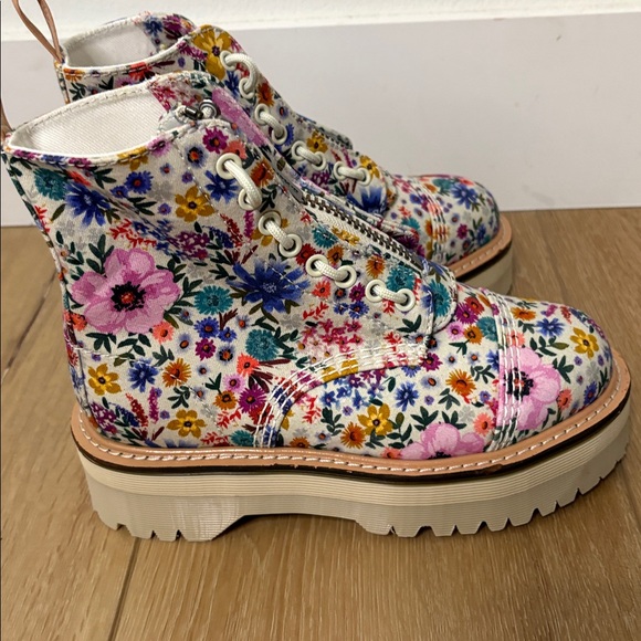 Floral Dr Marten Sinclair Wanderlust Platform Boot size 6 New! - Picture 4 of 7